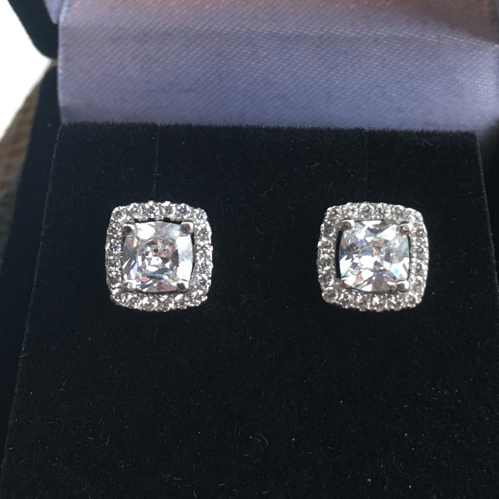 🌟1 LEFT🌟ASSCHER HALO STUDS - Picture 3 of 6